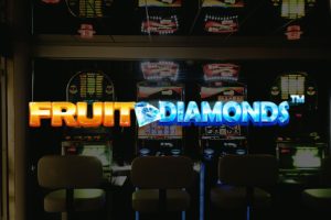 Membuka Kunci Kesenangan_ Panduan Pemula Untuk Permainan Slot Fruit Diamond Hold & Win